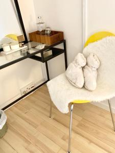 Posezení v ubytování Cute Pug Guest Room