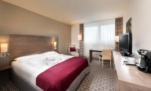 Postel nebo postele na pokoji v ubytování Mercure Hotel Frankfurt Eschborn Ost