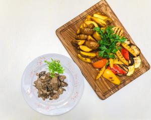 Makanan di atau berdekatan hotel