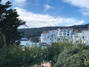 a group of buildings on a beach with a body of water at PASSEIG - Apartamento único en el centro in Cadaqués