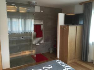 Koupelna v ubytování Appartements Schweiberer + 37 fotografií
