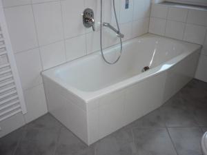 Ένα μπάνιο στο Ferienwohnung Iselerblick +8 φωτογραφίες