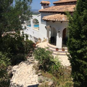 a house with a walkway in front of it at Villa Luz del Monte in Denia