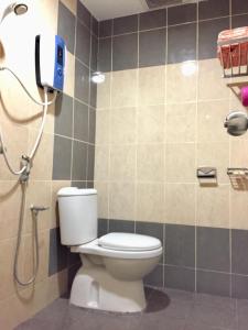 a bathroom with a toilet and a shower at Hotel Budget Lestari in Kota Bharu