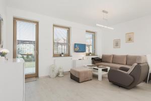 Posezení v ubytování Wind Rose Quarter Apartments by Noclegi Renters