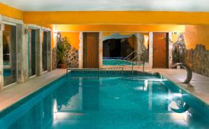 a large swimming pool in a house with a swimming pool at Hotel Dixon so vstupom do bazéna a vírivky zdarma - free entrance to pool and jacuzzi included in Banská Bystrica