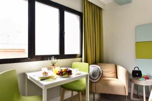 a room with a table with a bowl of fruit on it at Hotel Apartamento Bajamar in Las Palmas de Gran Canaria