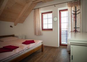 Postel nebo postele na pokoji v ubytování Apartmány Fišerka