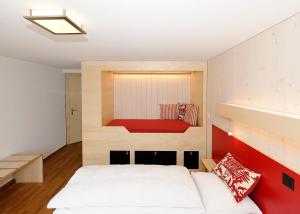 Postel nebo postele na pokoji v ubytování Alpinhotel Bort