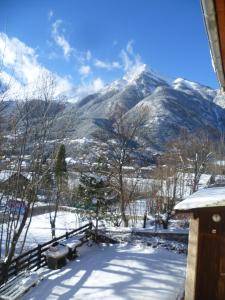 a view of a snow covered mountain in the distance at Maison familiale des Gueyniers in Jausiers