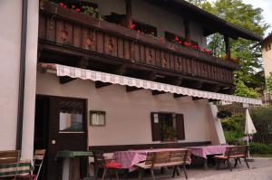 Το κτήριο όπου στεγάζεται  the country house