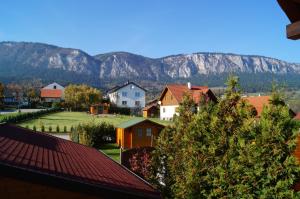 a view of a town with mountains in the background at Haus Bergblick in Maiersdorf