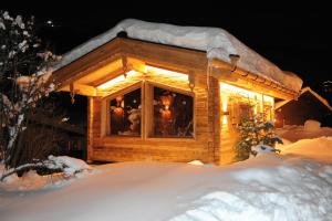 Ski in Ski out Hotel Unterellmau during the winter