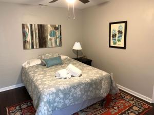 a bedroom with a bed with two towels on it at The Orange Door-Sleeps 10 in Louisville