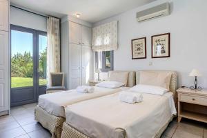 Ένα ή περισσότερα κρεβάτια σε δωμάτιο στο Villa Votsalo +6 φωτογραφίες