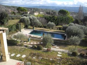 a swimming pool in the middle of a garden at OUSTAU DE PIERA in Gordes