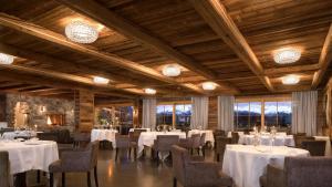 Restaurace v ubytování Hostellerie du Pas de l'Ours "Relais et Châteaux"
