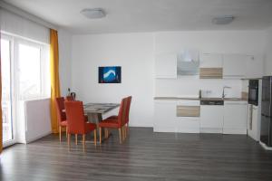 Kuchnia lub aneks kuchenny w obiekcie Apartment St. Pölten