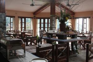 Restaurace v ubytování The Begnas Lake Resort & Villas