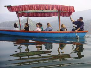 Επισκέπτες που μένουν στο The Begnas Lake Resort & Villas