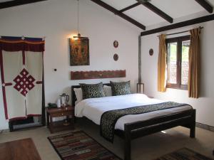 Ένα ή περισσότερα κρεβάτια σε δωμάτιο στο The Begnas Lake Resort & Villas