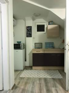 Kuchyň nebo kuchyňský kout v ubytování Apartment Chloe