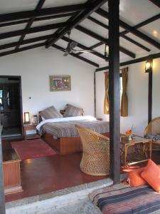 Ένα ή περισσότερα κρεβάτια σε δωμάτιο στο The Begnas Lake Resort & Villas