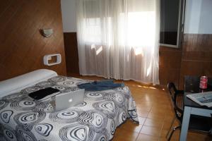 Postel nebo postele na pokoji v ubytování Hostal Sanmar