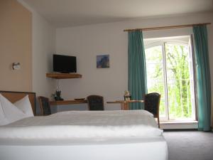 Un pat sau paturi într-o cameră la Pension Kastanienhof