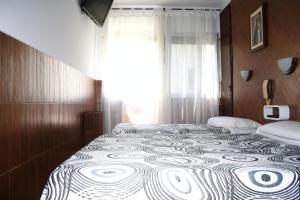 Postel nebo postele na pokoji v ubytování Hostal Sanmar