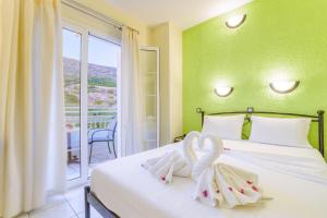 Ένα ή περισσότερα κρεβάτια σε δωμάτιο στο Εvelin Hotel