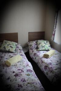 Letto o letti in una camera di 3 Bed Static Caravan @ Hoburne Devon Bay