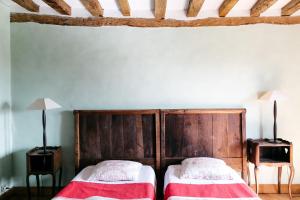La Vieille Foulonnière : Chambres d'hôtes & Permaculture客房内的一张或多张床位