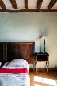 La Vieille Foulonnière : Chambres d'hôtes & Permaculture客房内的一张或多张床位