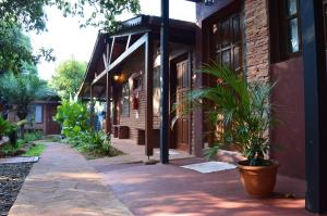 a building with a potted plant in front of it at Hotel Yvy Pyta in San Ignacio