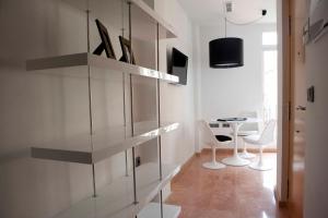 Televízia a/alebo spoločenská miestnosť v ubytovaní Happy Apartments Valencia – Lope de Vega