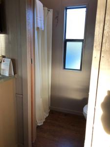 Yosemite RV Resort的一间浴室