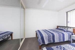 Uma cama ou camas num quarto em Breakers 3 - linen not included