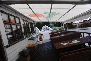 Restauracja lub miejsce do jedzenia w obiekcie Depandance Villa Hubertus