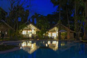 Bazén v ubytování Paradise Beach Resort, Koh Samui - SHA Extra Plus nebo v jeho okolí