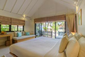 Postel nebo postele na pokoji v ubytování Paradise Beach Resort, Koh Samui - SHA Extra Plus