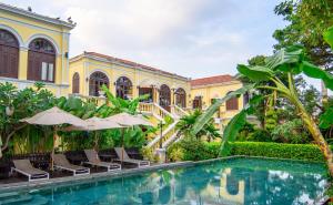 
a large garden with a large pool of water at Praya Palazzo - SHA Plus in Bangkok
