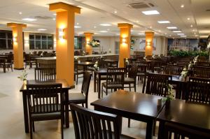 Um restaurante ou outro lugar para comer em Bristol Portal do Iguaçu Curitiba Aeroporto