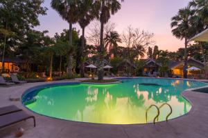 Bazén v ubytování Paradise Beach Resort, Koh Samui - SHA Extra Plus nebo v jeho okolí