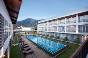 The swimming pool at or close to Hotel Santika Garut