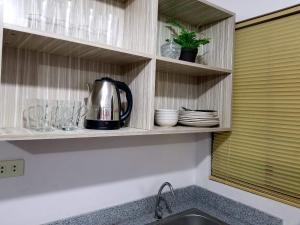 Kuchyň nebo kuchyňský kout v ubytování Super Cute Hampton Suites