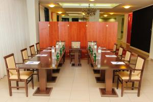 The business area and/or conference room at Hotel Pappas