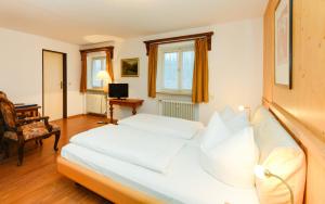 Postel nebo postele na pokoji v ubytování Stoll's Hotel Alpina