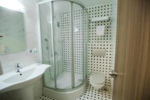 Koupelna v ubytování Piskin Hotel