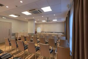 Zaplecze biznesowe lub konferencyjne w obiekcie Best Western Palace Inn Hotel